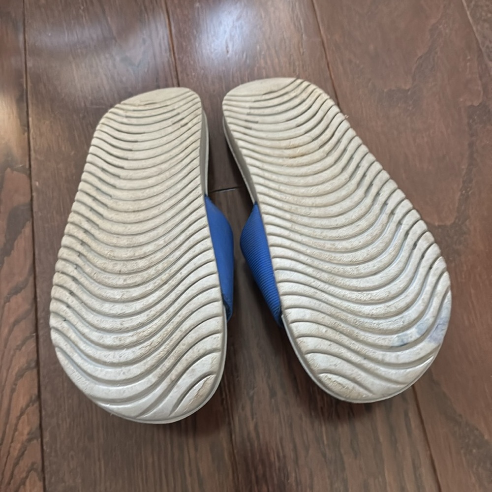 Nike slides. Blue 6Y - Picture 2 of 3
